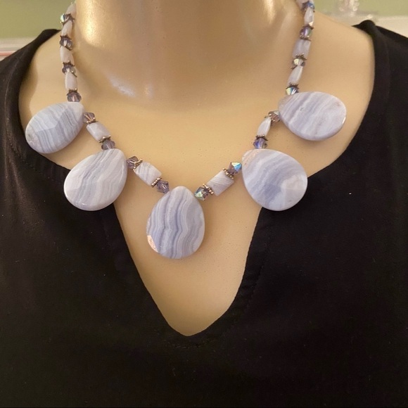 Lilac teardrop stone necklace with purple crystal beads and faceted tube beads. - Picture 1 of 3